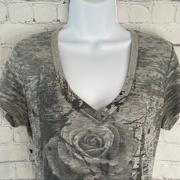 Black & Gray Rose T-shirt Large - Picture 2 of 8